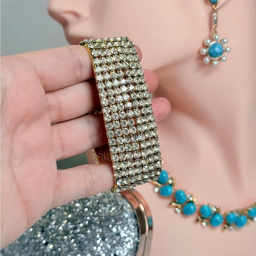 ⚜️ Elegant Gold Stretch Bracelet With Gems 💎
